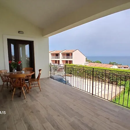 Blue Sea View * 切法卢